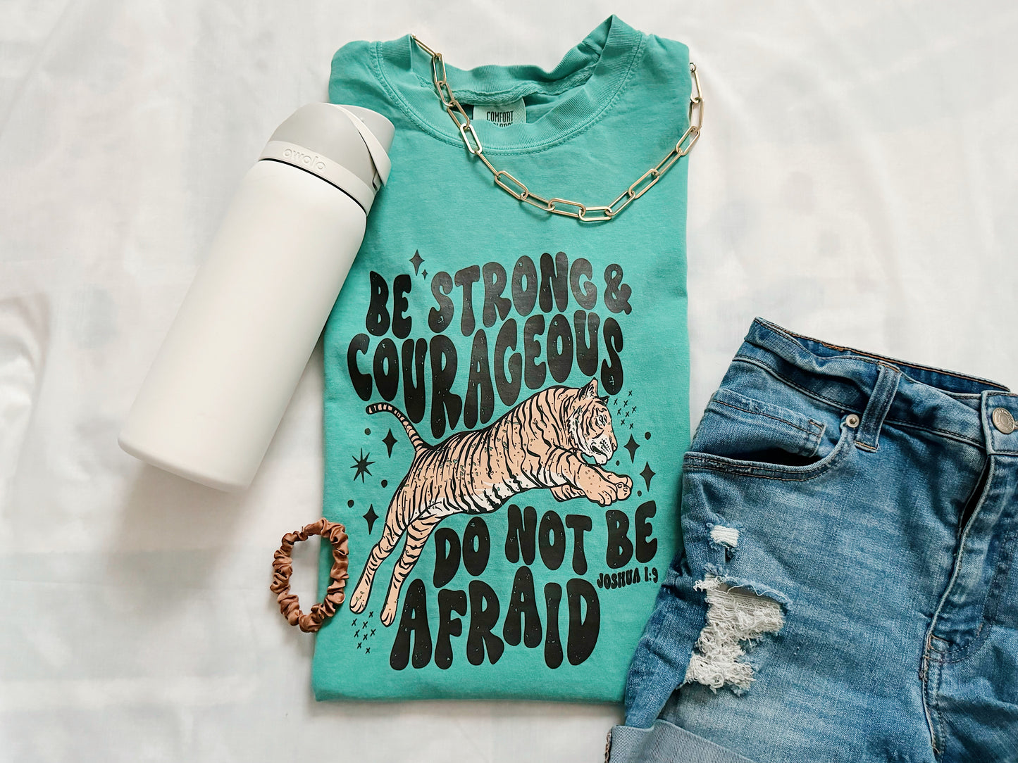 be strong & courageous tee